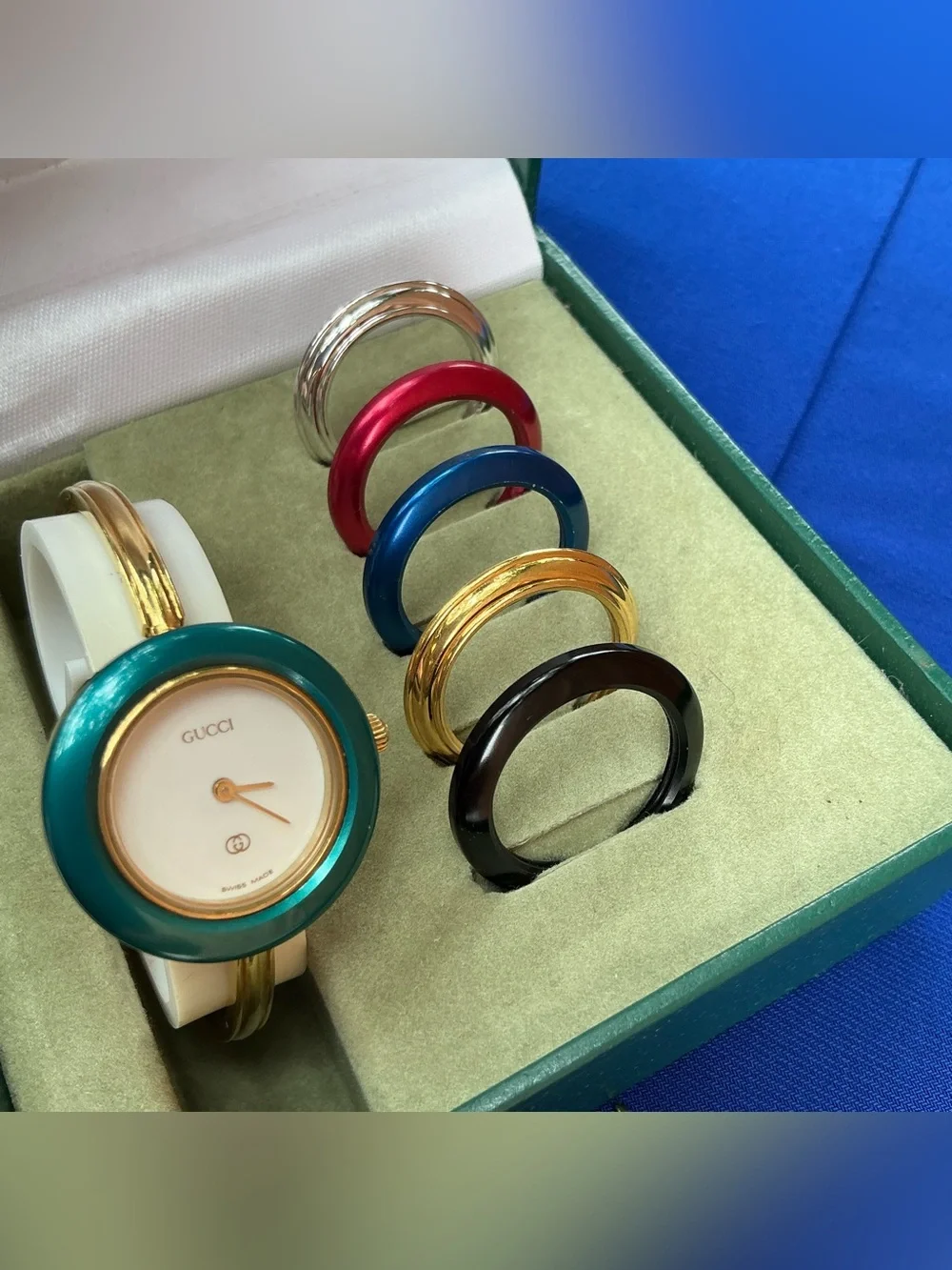 Authentic GUCCI bangle watch with Interchangeable Bezels❤️💙💛💚🖤